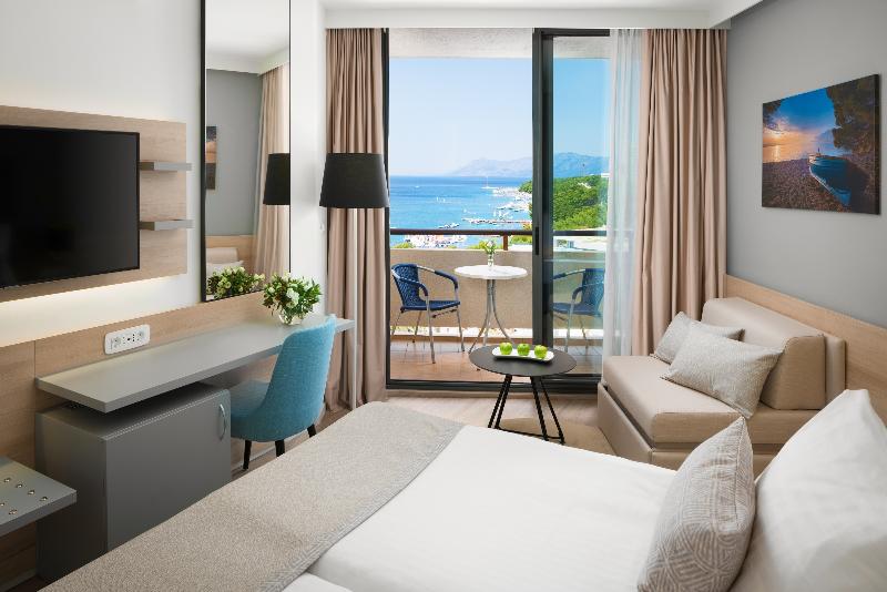 Standard Room with Balcony Side Sea View, Valamar Meteor