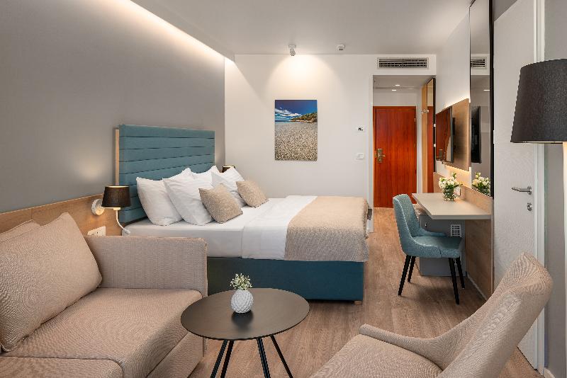 Standard Room with Balcony Side Sea View, Valamar Meteor