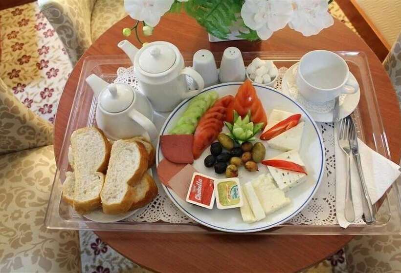 اتاق استاندارد سه نفره, Inci