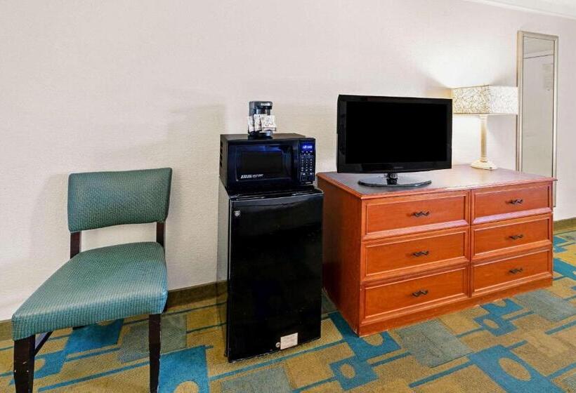 מיטת קינג בסוויטה, La Quinta Inn By Wyndham Phoenix North