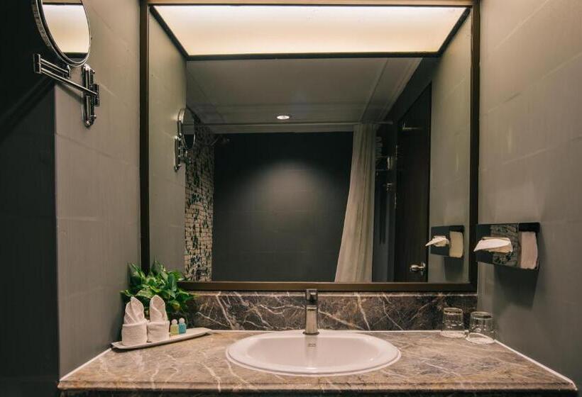 اتاق سوپریور با تخت بزرگ, Arawana Regency Park Sukhumvit