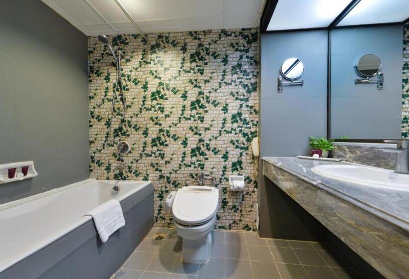 اتاق استاندارد سه نفره, Arawana Regency Park Sukhumvit