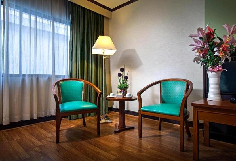 اتاق لوکس با تخت بزرگ, Arawana Regency Park Sukhumvit