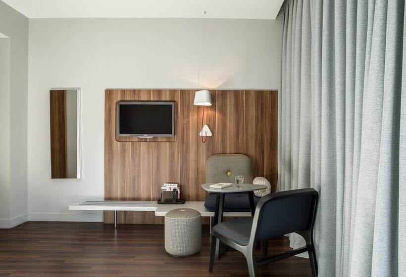 اتاق پرستیژ, Atrium By Happyculture