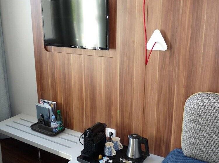 Prestige Triple Room, Atrium By Happyculture