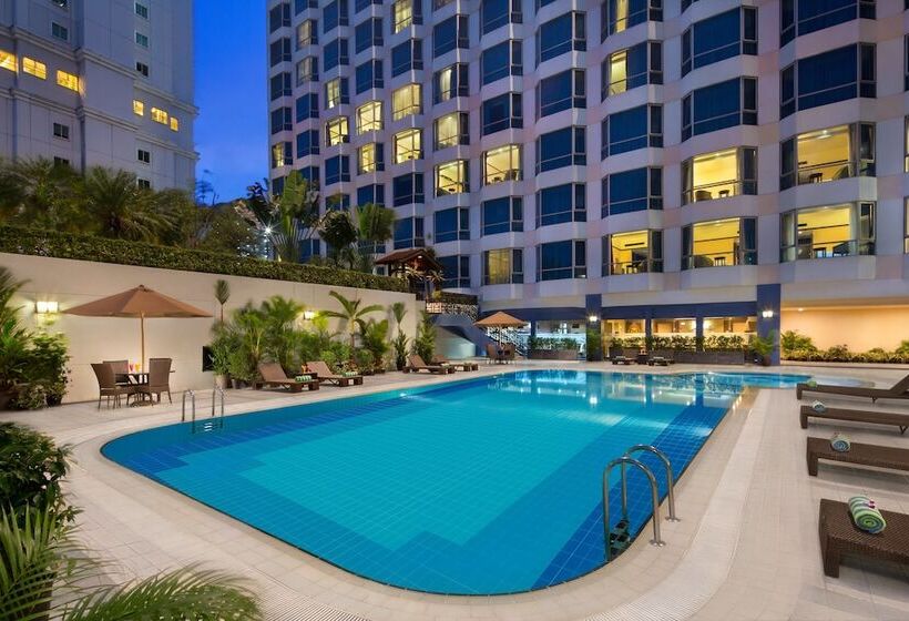 Номер Deluxe, Millennium Hotel Sirih Jakarta