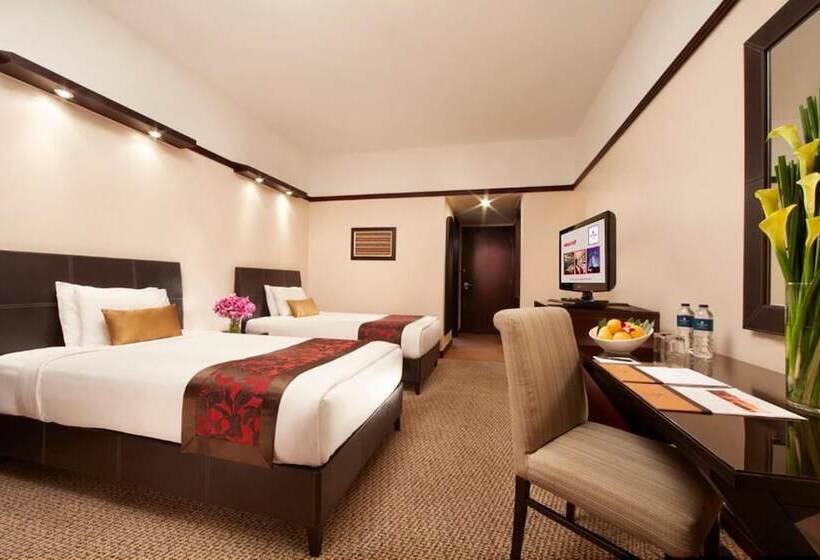 Номер Deluxe, Millennium Hotel Sirih Jakarta