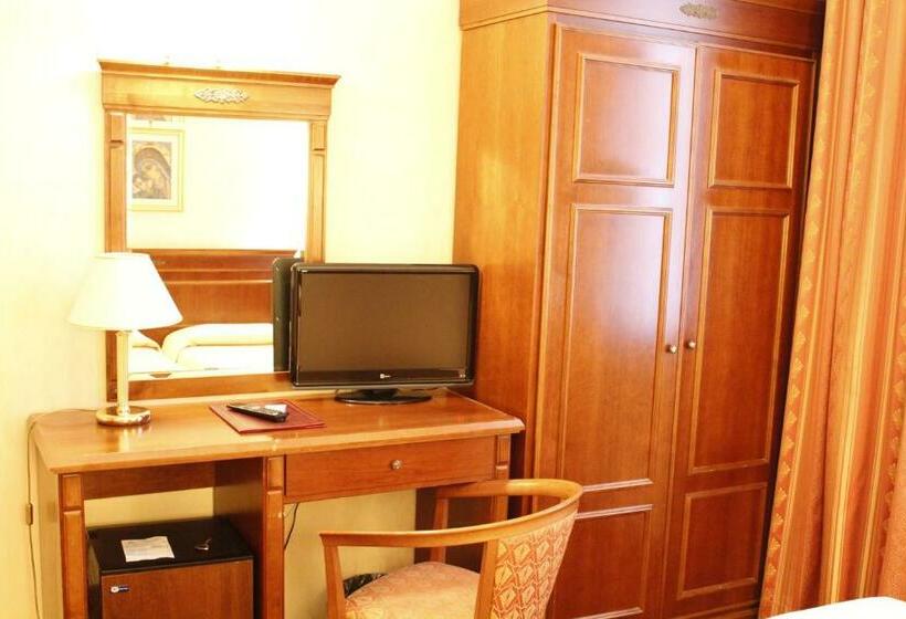 اتاق استاندارد سه نفره, Torino