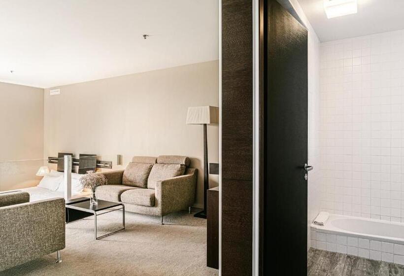 اتاق لوکس با چشم‌انداز دریا, Amberton Hotel Klaipeda