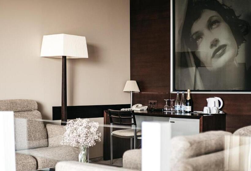 اتاق لوکس با چشم‌انداز دریا, Amberton Hotel Klaipeda
