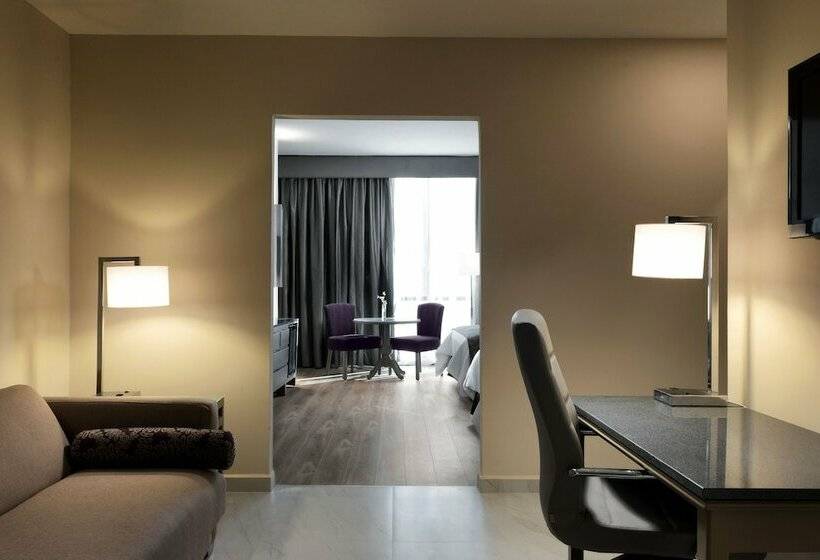 デラックスルーム, Krystal Monterrey