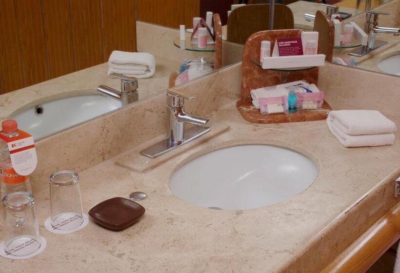 Номер Стандарт 2 Двуспальные Кровати, Crowne Plaza Hotel Mexico City North Tlalnepantla, An Ihg