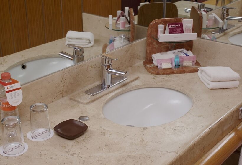 Номер Стандарт 2 Двуспальные Кровати, Crowne Plaza Hotel Mexico City North Tlalnepantla, An Ihg