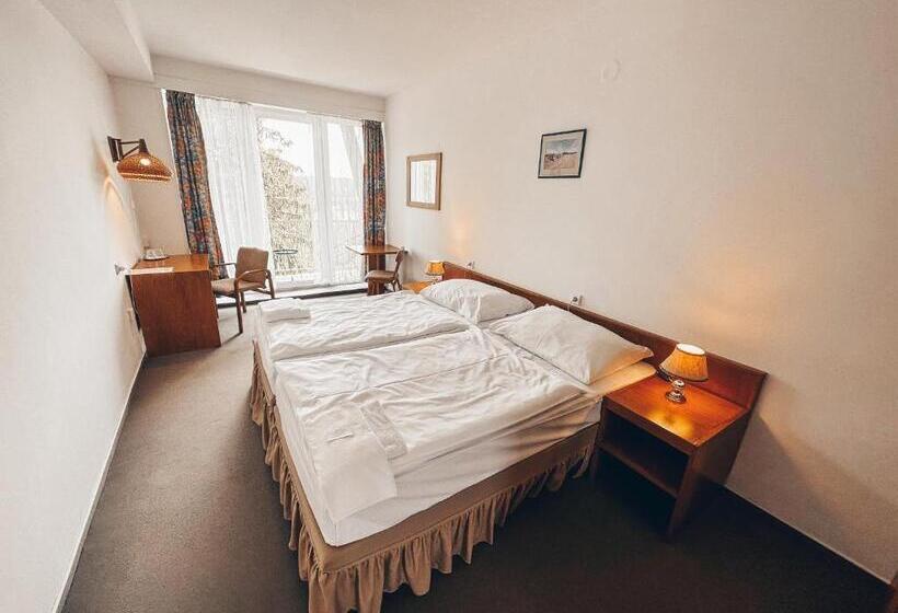 Quarto Estandar com Sacada, Medlov