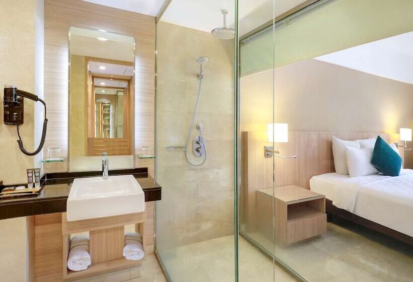 اتاق سوپریور با چشم‌انداز باغ, Grand Tropic Suites Hotel Surabaya