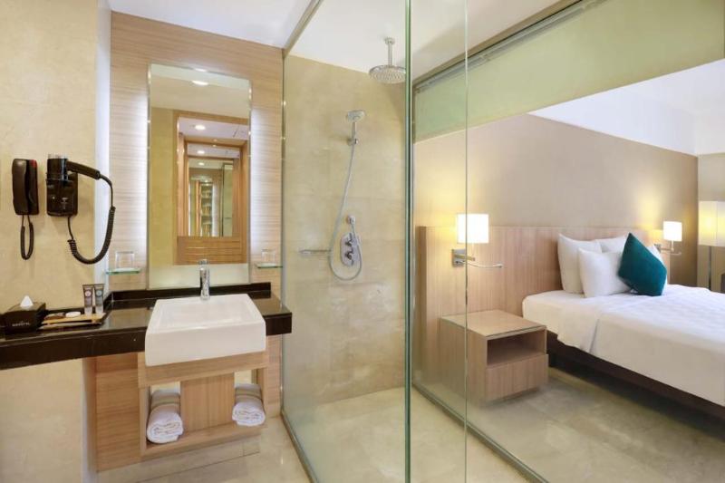 اتاق سوپریور با چشم‌انداز استخر, Grand Tropic Suites Hotel Surabaya