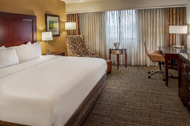Стандартный Номер Кровать Кинг, Crowne Plaza Hotel St. Louis Airport, An Ihg