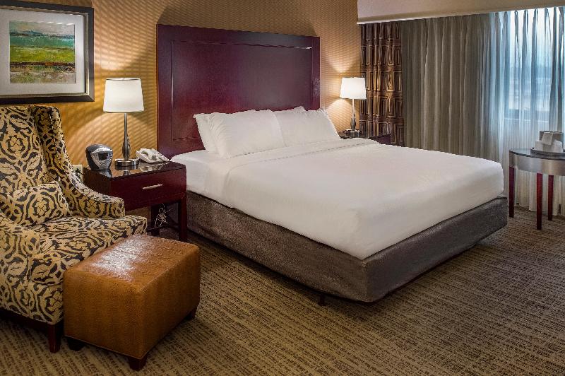 Номер Стандарт Кровать Кинг Адаптированный для Инвалидов, Crowne Plaza Hotel St. Louis Airport, An Ihg
