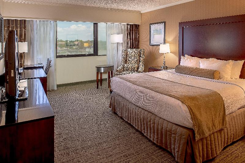 Номер Superior, Crowne Plaza Hotel St. Louis Airport, An Ihg