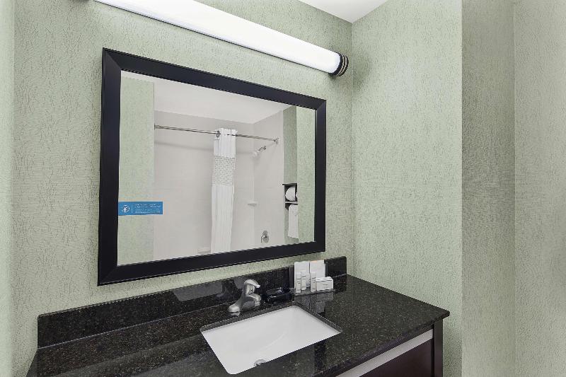 Quarto Estandar Cama King, Hampton Inn Atlantatown Center/kennesaw