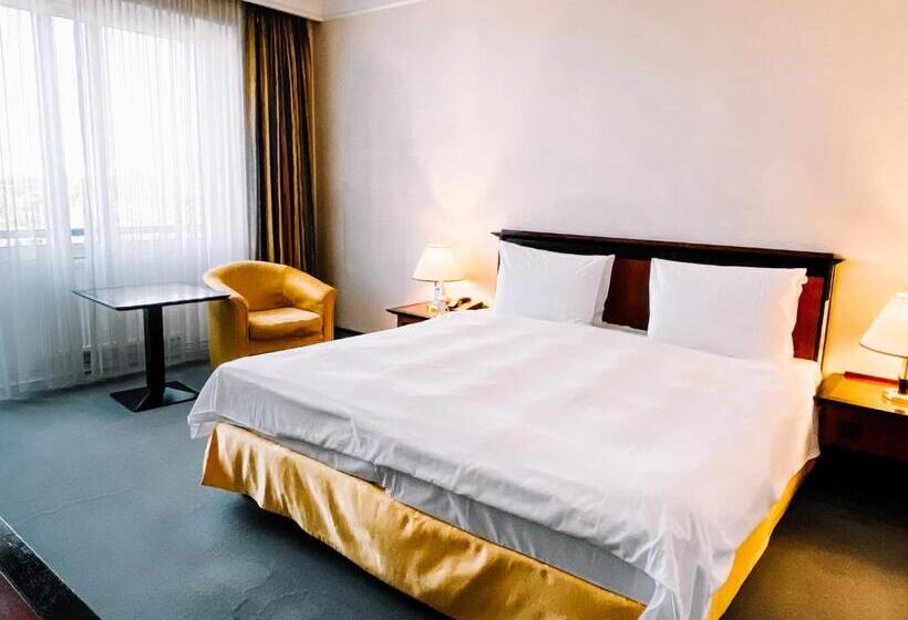 اتاق استاندارد با تخت بزرگ, Rahat Palace