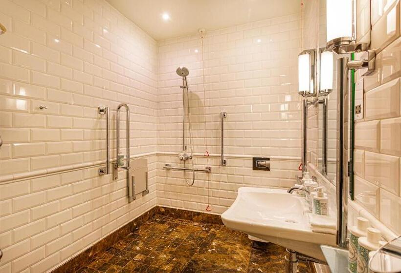 Номер Стандарт Адаптированный для Инвалидов, The Talbot, Malton, North Yorkshire