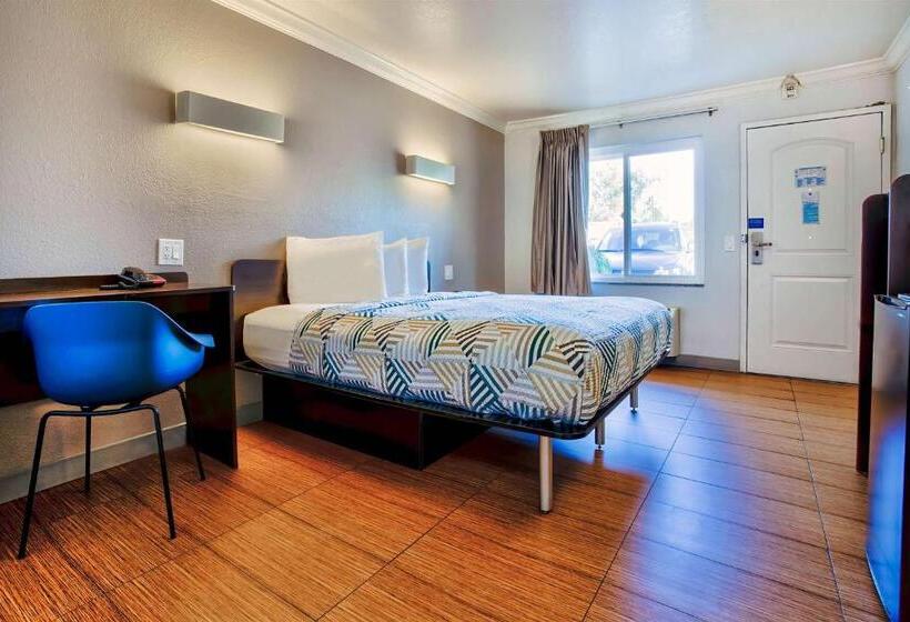 장애인을 위한 킹사이즈 침대 스탠다드 룸, Motel 6 Menifee, Ca