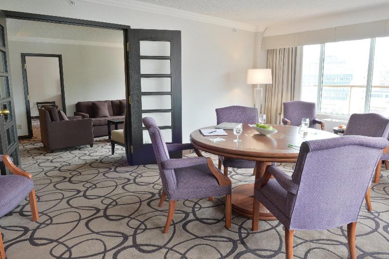 Suite King Size Bed, Holiday Inn Montreal Centre Ville Downtown, An Ihg