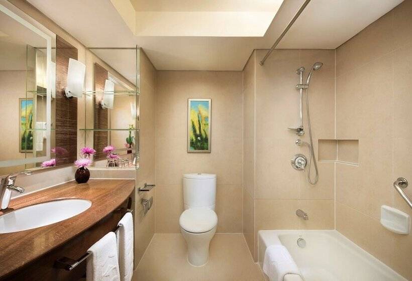 Номер Superior, Shangri La Shenzhen   Nearby Luohu Border, Outdoor Swimming Pool