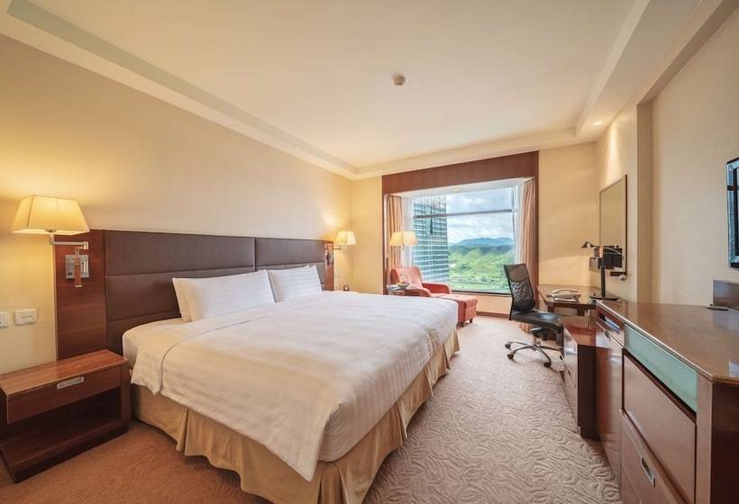 Номер Superior, Shangri La Shenzhen   Nearby Luohu Border, Outdoor Swimming Pool