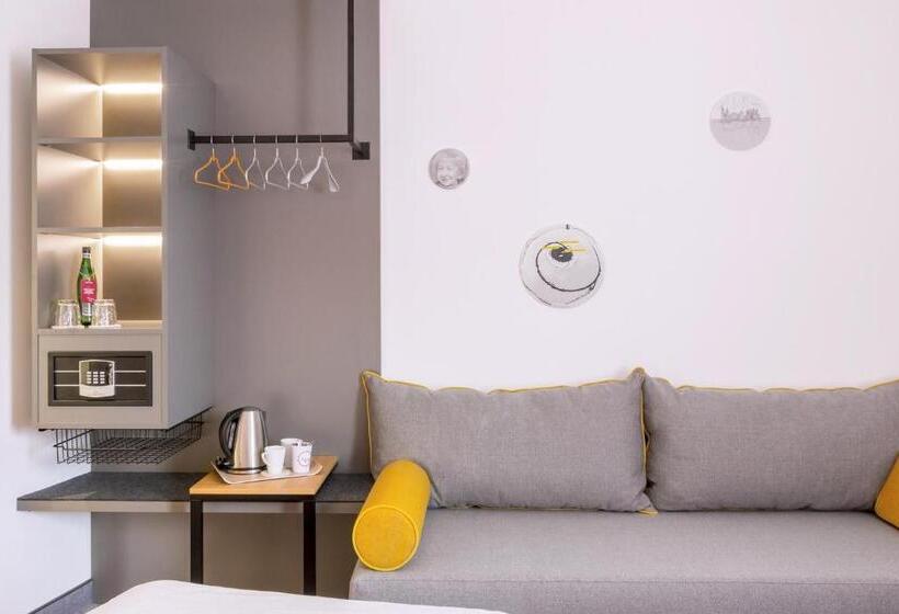 اتاق استاندارد با اتاق نشیمن, Vienna House Easy By Wyndham Cracow