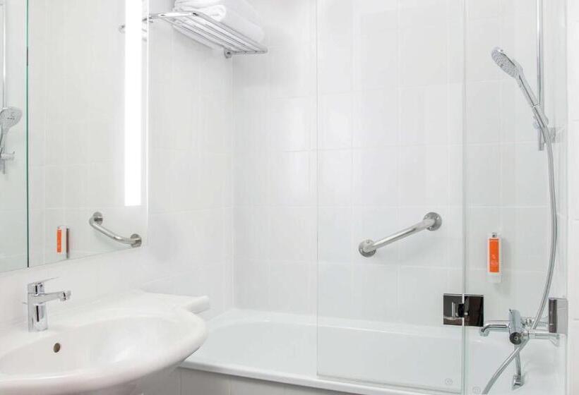 اتاق استاندارد با اتاق نشیمن, Vienna House Easy By Wyndham Cracow