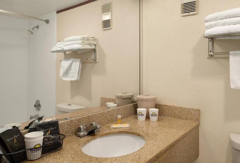 חדר סטנדרט עם מיטת קינג, Envision Hotel Miami International Airport
