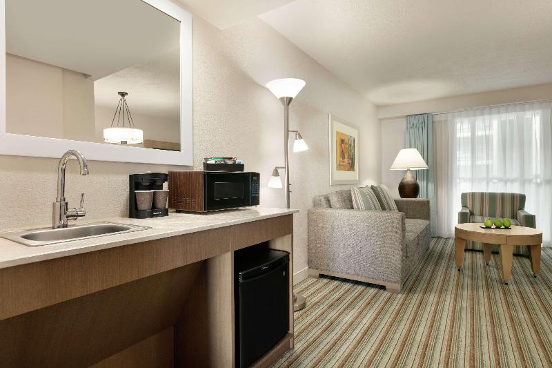 سوئیت با تخت بزرگ, Embassy Suites By Hilton San Juan Hotel & Casino