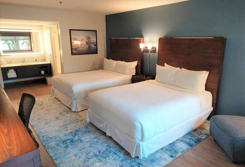 带2个双人床的标准工作室, Four Points By Sheraton Anaheim