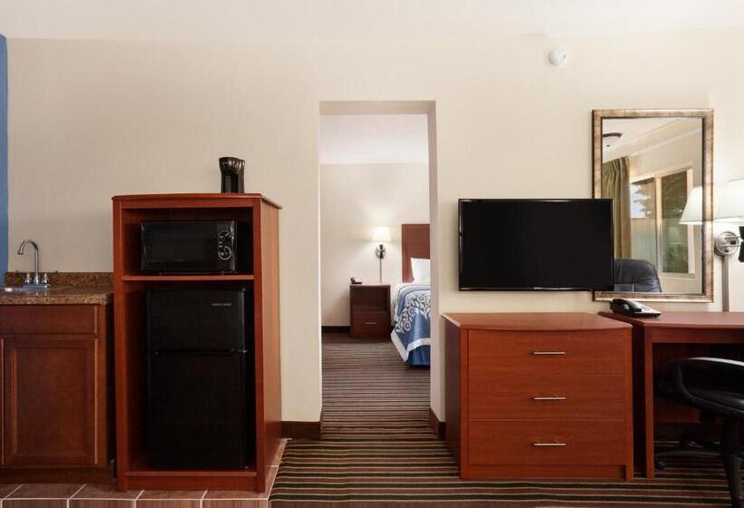 Deluxe Suite King-Size Franciággyal, Days Inn By Wyndham Champaign/urbana
