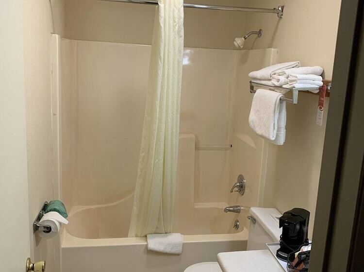 Номер Стандарт 2 Двуспальные Кровати, Econo Lodge Massena Hwy 37