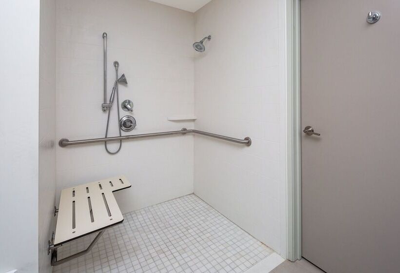 سوئیت برای معلولان, Holiday Inn Express San Diego Airport Old Town, An Ihg