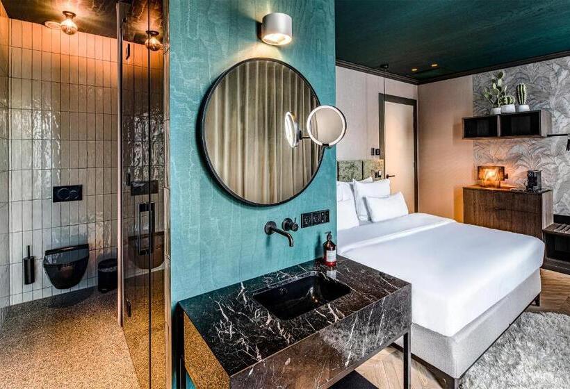 اتاق استاندارد سه نفره, The Highlander Amsterdam