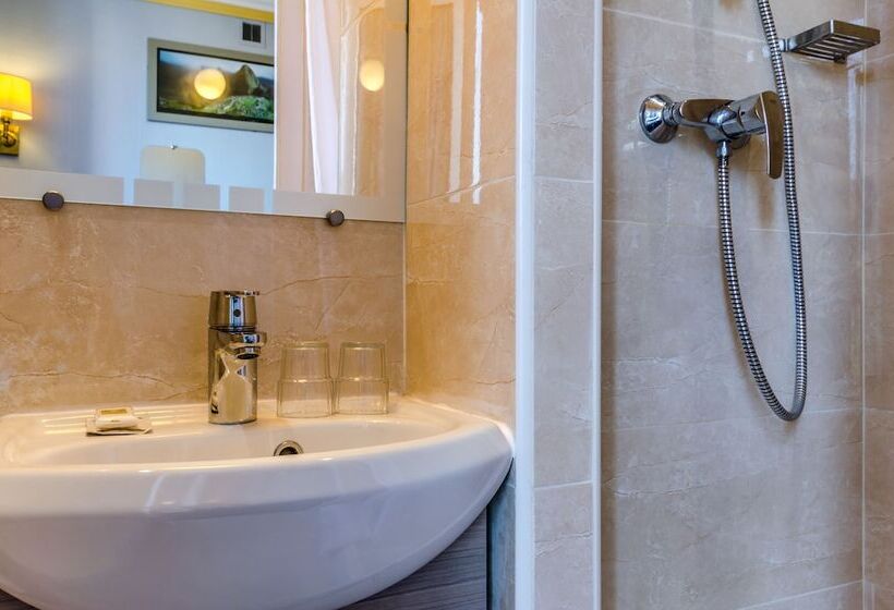 اتاق استاندارد سه نفره, Avenir Hotel Montmartre