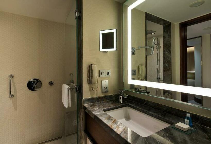Deluxe Room, Conrad Istanbul Bosphorus