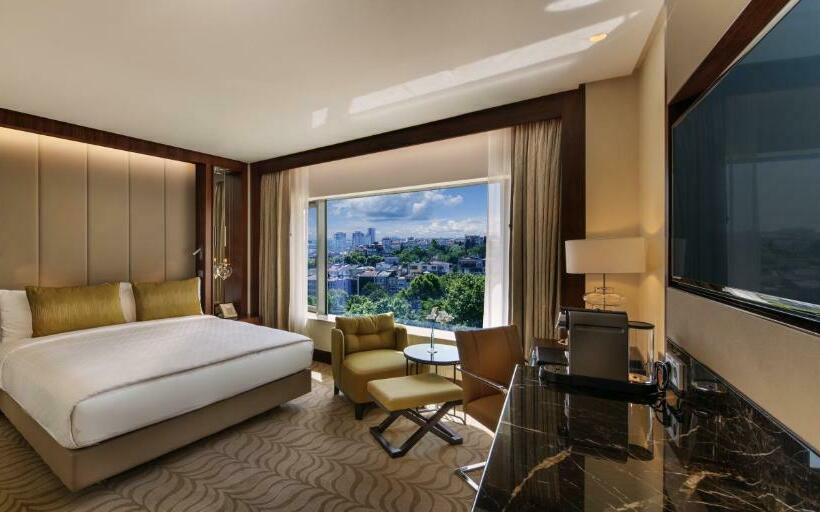 Standard Room Adapted for people with reduced mobility, Conrad Istanbul Bosphorus