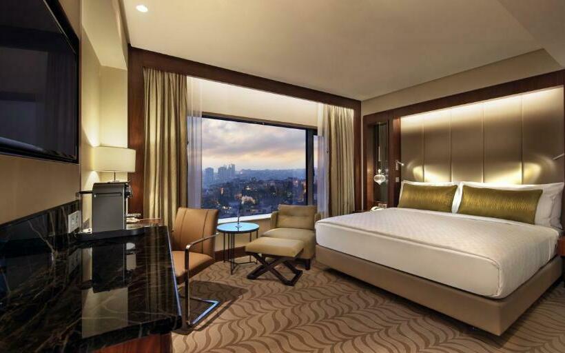 Deluxe Room King Size Bed, Conrad Istanbul Bosphorus