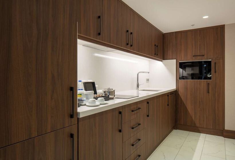 Deluxe Suite, Conrad Istanbul Bosphorus