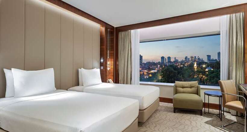 Deluxe Room Park View, Conrad Istanbul Bosphorus