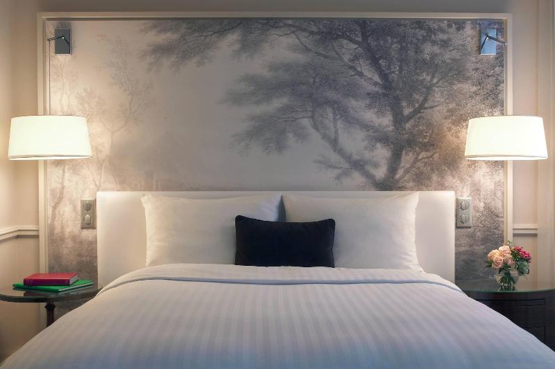 Номер Deluxe, Renaissance Paris Nobel Tour Eiffel
