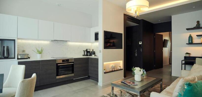 آپارتمان 1 خوابه با بالکن, Roi De Sicile   Rivoli    Luxury Apartment