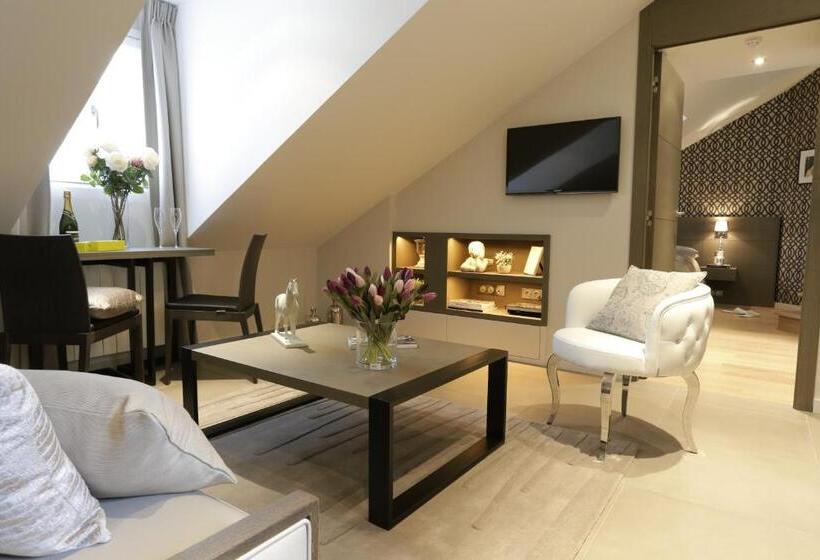 آپارتمان دوبلکس 1 خوابه, Roi De Sicile   Rivoli    Luxury Apartment