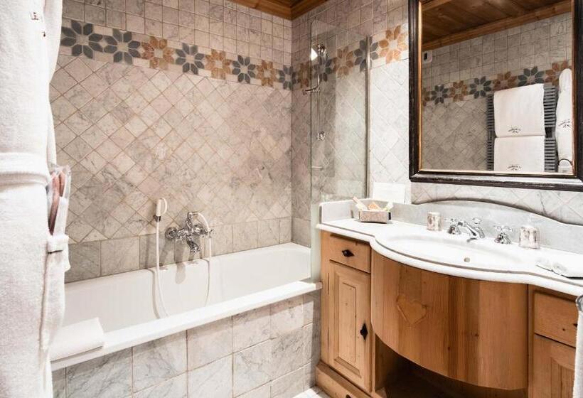 اتاق لوکس با چشم‌انداز شهر, Hôtel Le Blizzard