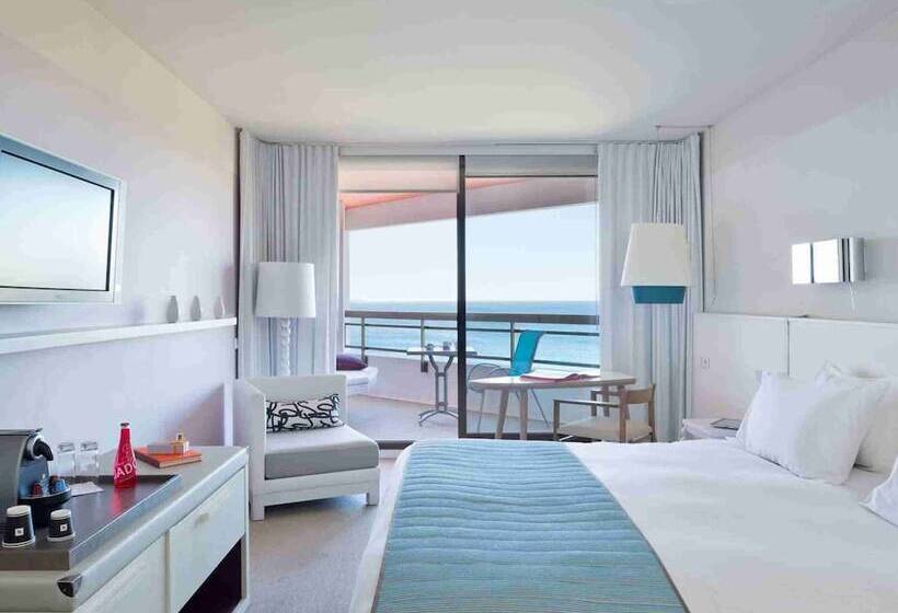 Номер Superior Вид на Море, Pullman Cannes Mandelieu Royal Casino